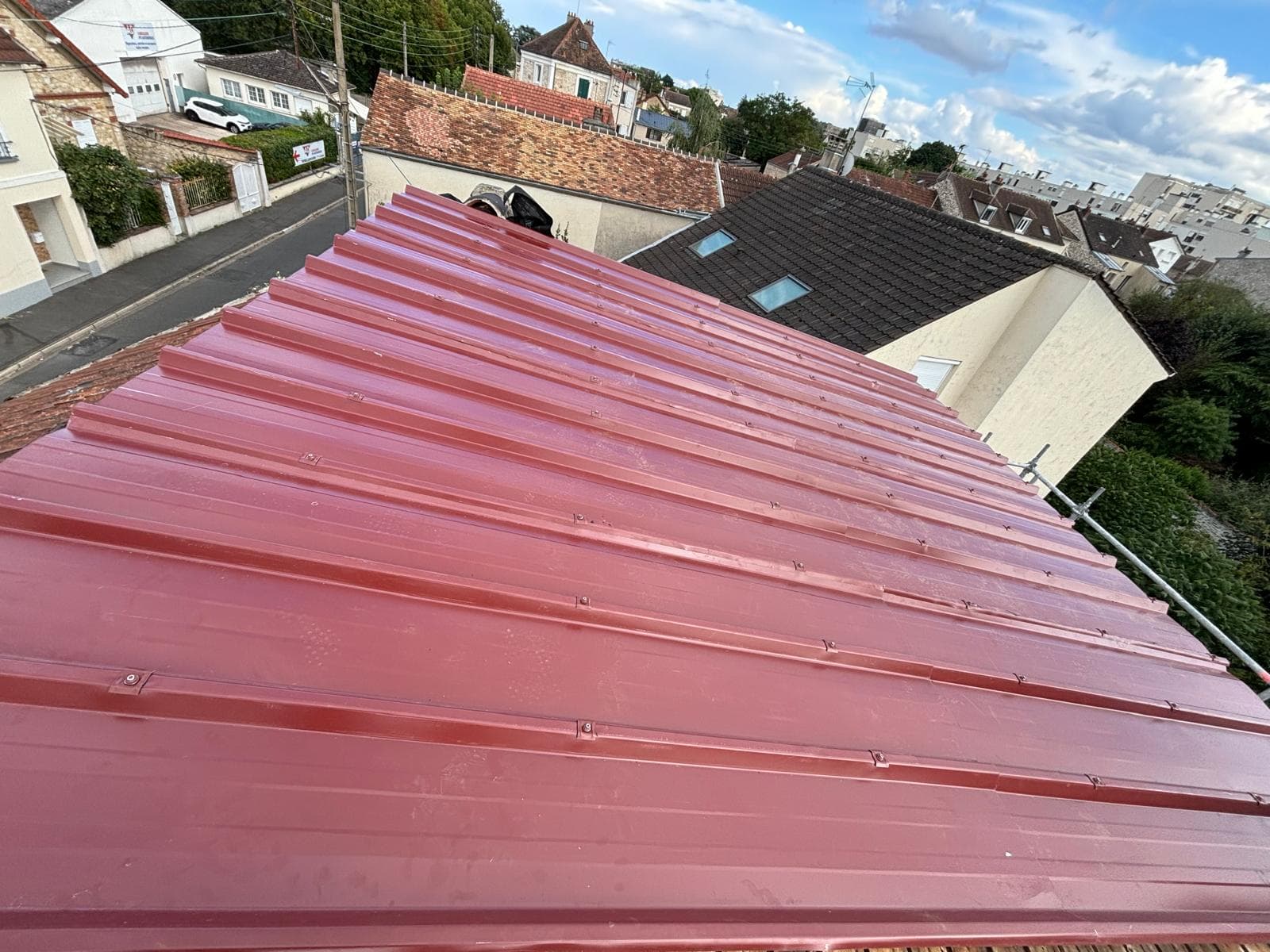 Travaux de couverture en cours sur un chantier JCD Rénovation près de Villemandeur (photo 33)