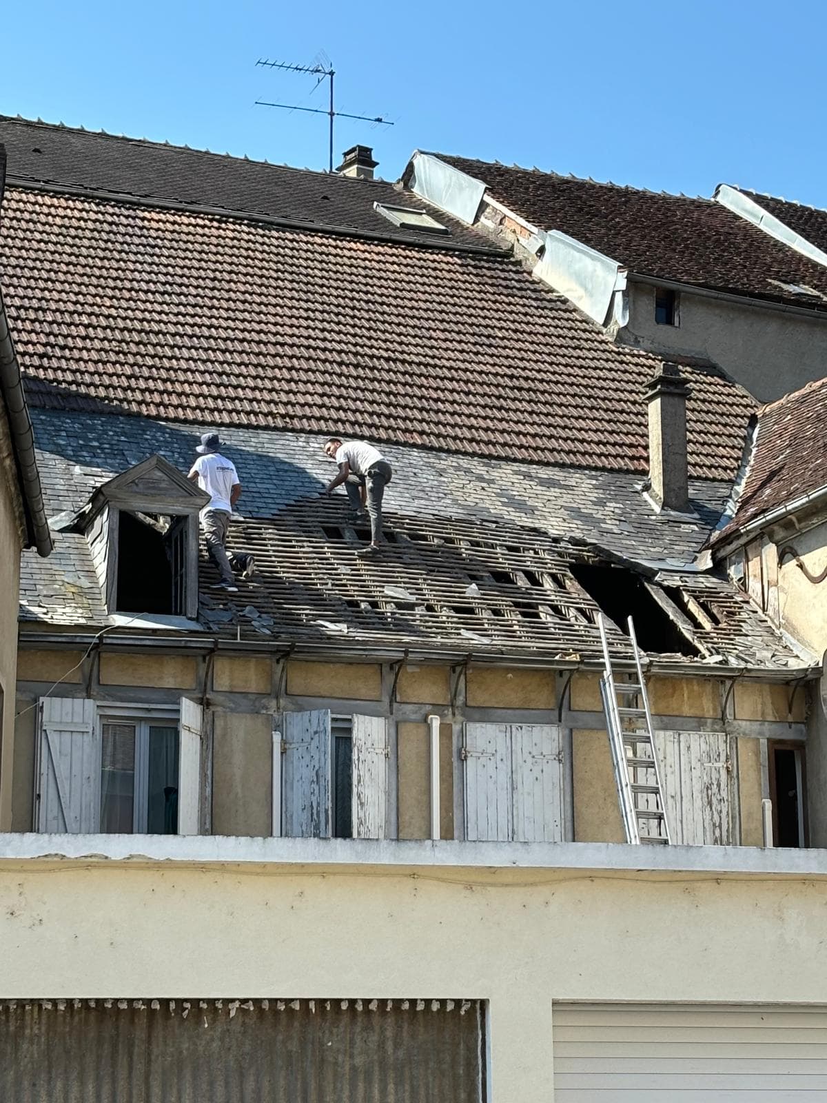 Toiture en cours de rénovation par JCD Rénovation, couvreur dans le Loiret (photo 34)