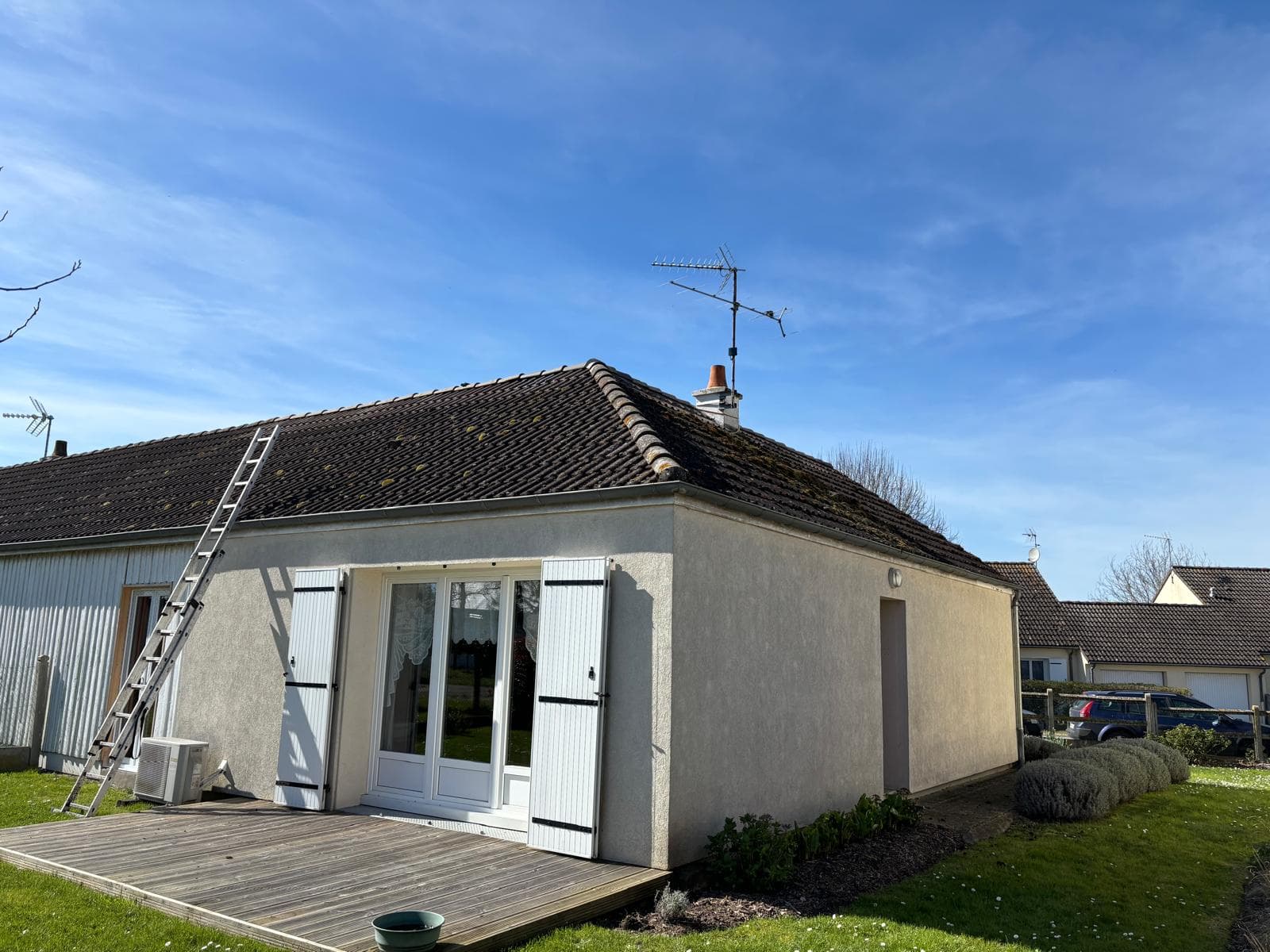Chantier de couverture avec échafaudage sécurisé par JCD Rénovation (photo 35)