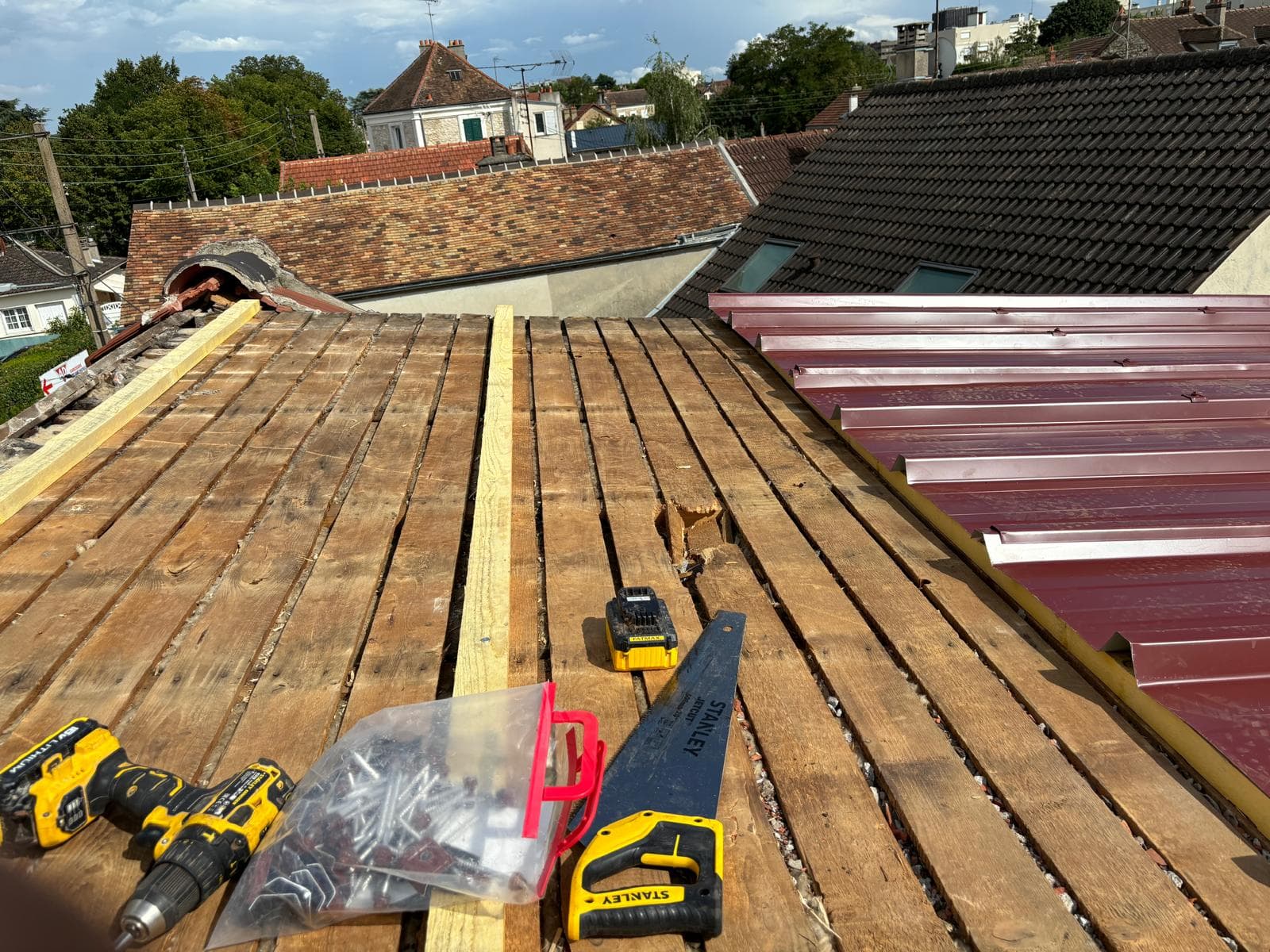 Toiture en cours de rénovation par JCD Rénovation, couvreur dans le Loiret (photo 40)