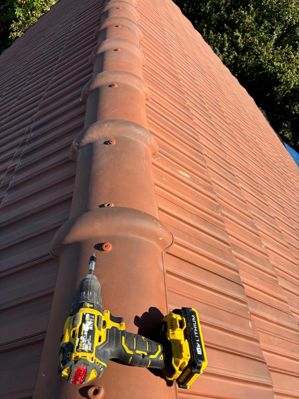 Chantier de couverture avec échafaudage sécurisé par JCD Rénovation (photo 47)