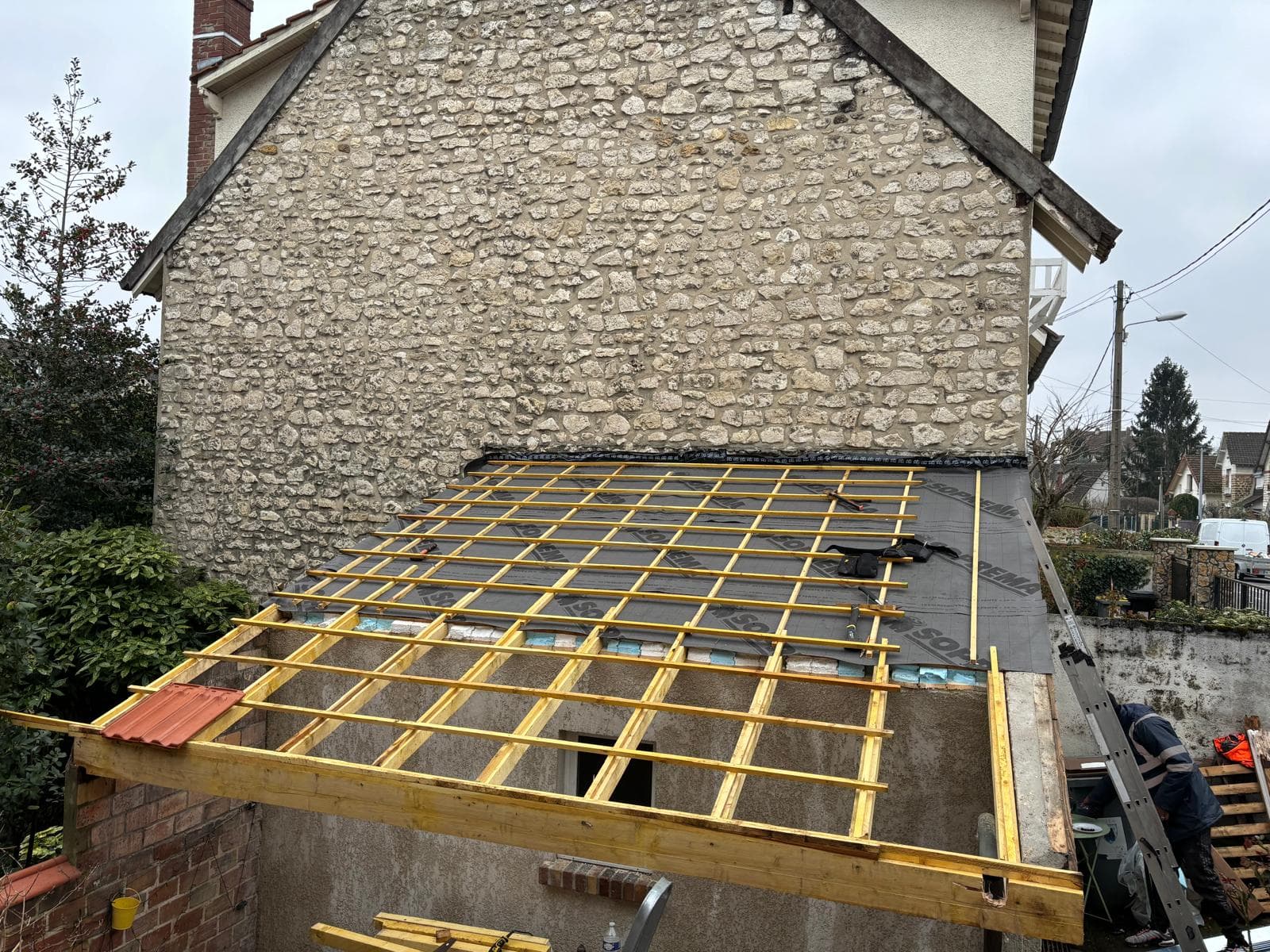 Toiture en cours de rénovation par JCD Rénovation, couvreur dans le Loiret (photo 52)