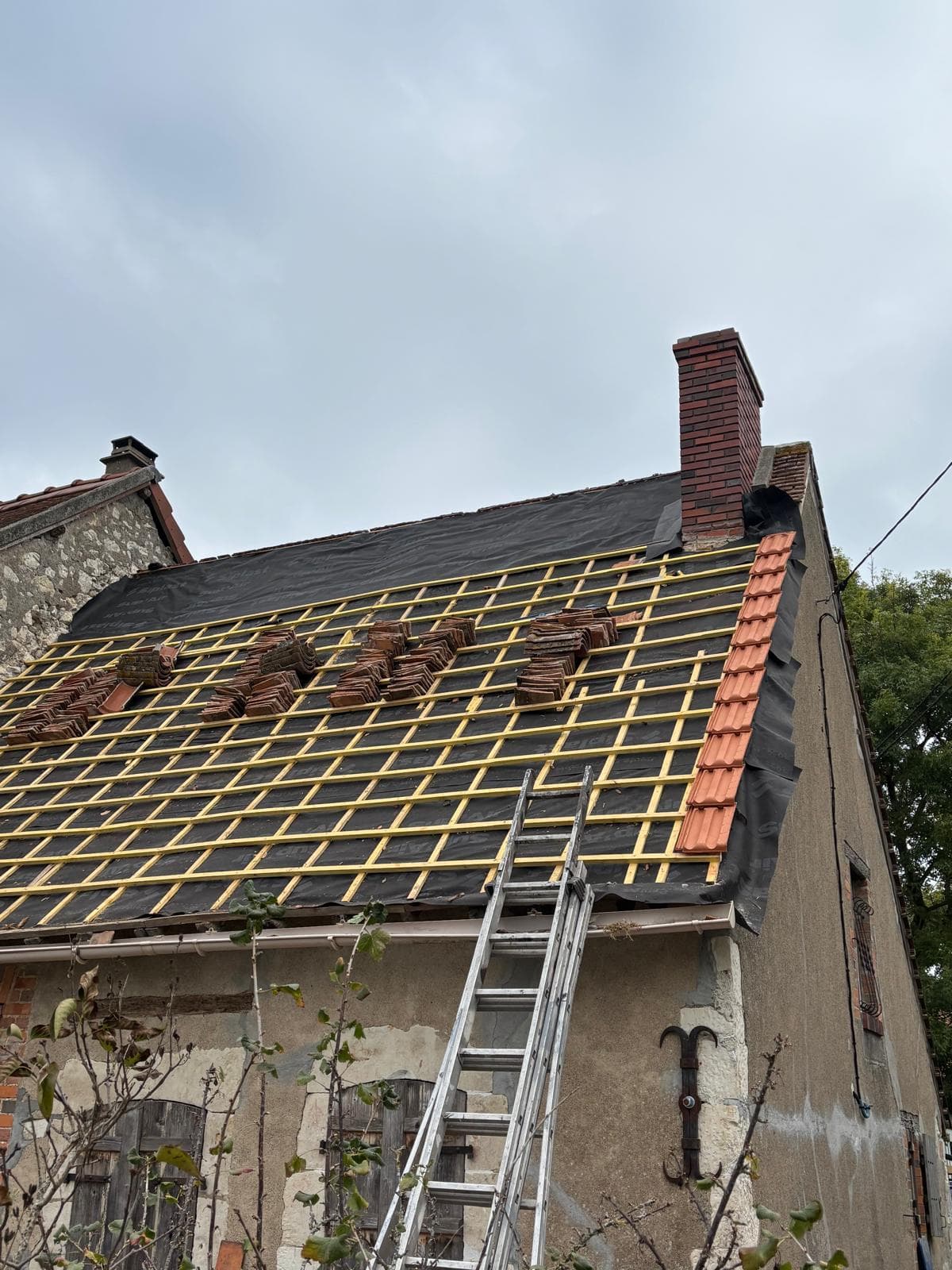 Réfection complète de couverture par JCD Rénovation (chantier 23).