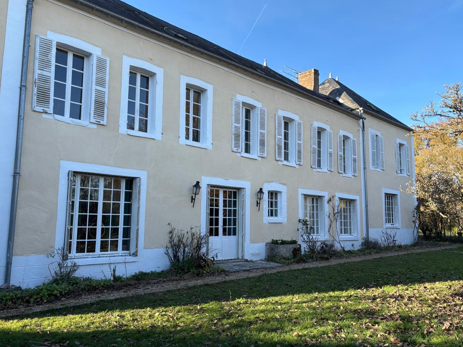 Faîtage et zinguerie refaits à neuf par JCD Rénovation (chantier 29).
