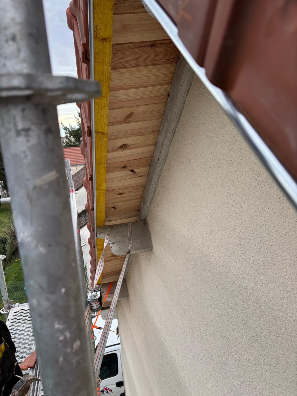 Faîtage et zinguerie refaits à neuf par JCD Rénovation (chantier 37).