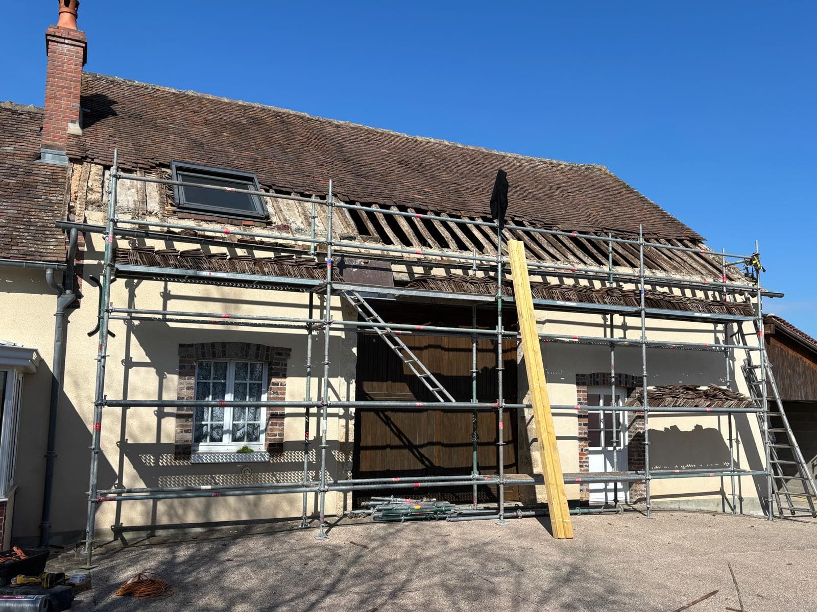 Traitement et remaniement de charpente par JCD Rénovation (chantier 40).