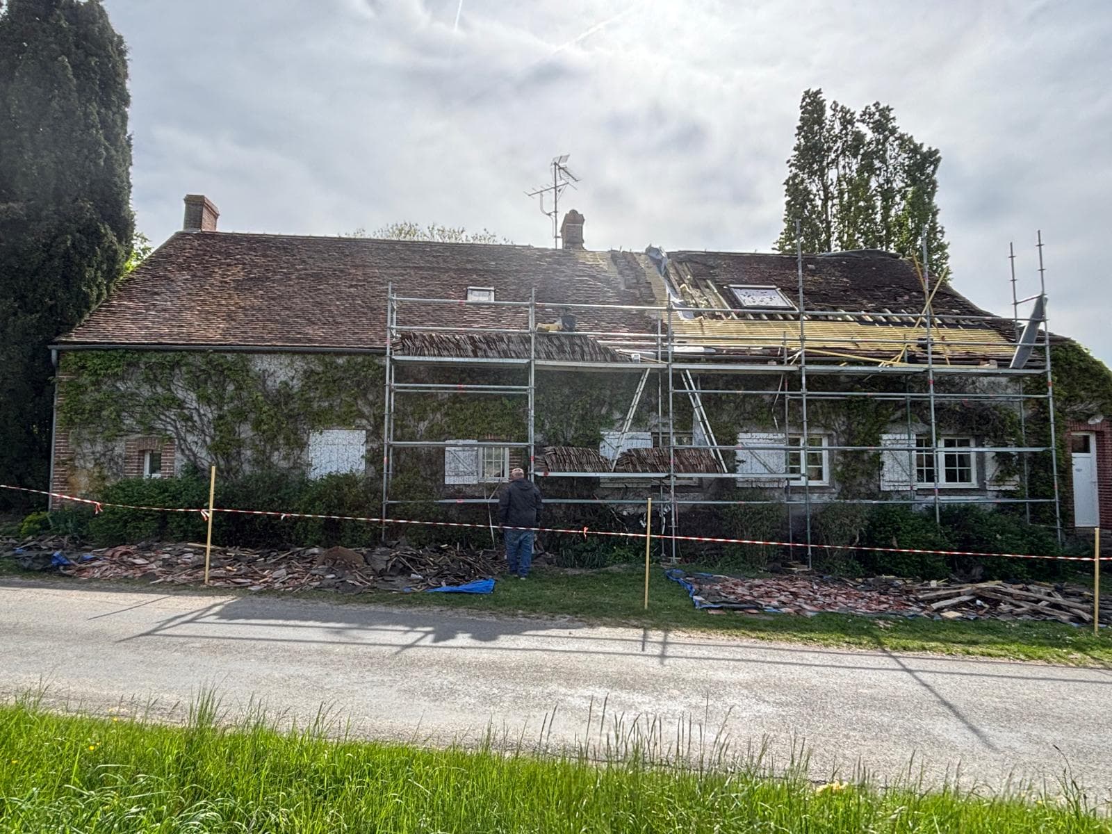 Liteaunage et écran sous-toiture posés par JCD Rénovation (chantier 46).