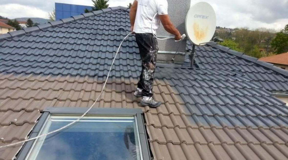 Démoussage de toiture à Villemandeur par JCD Rénovation