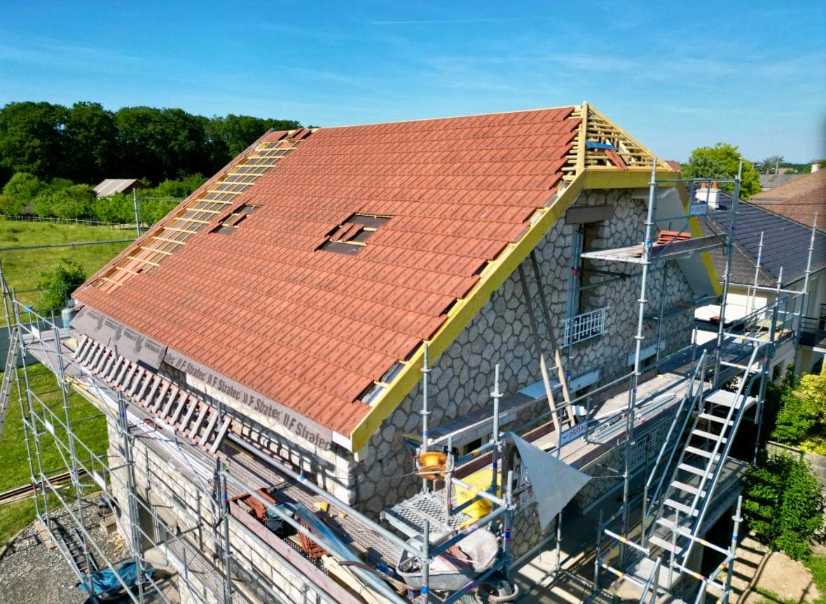 Rénovation complète de toiture en tuiles neuves par JCD Rénovation